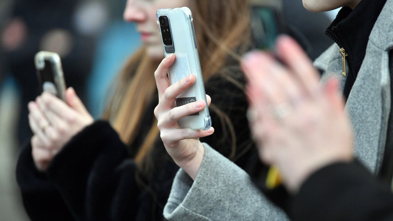 Science Talk: Wie machen Smartphone und Co süchtig? | ARD Mediathek