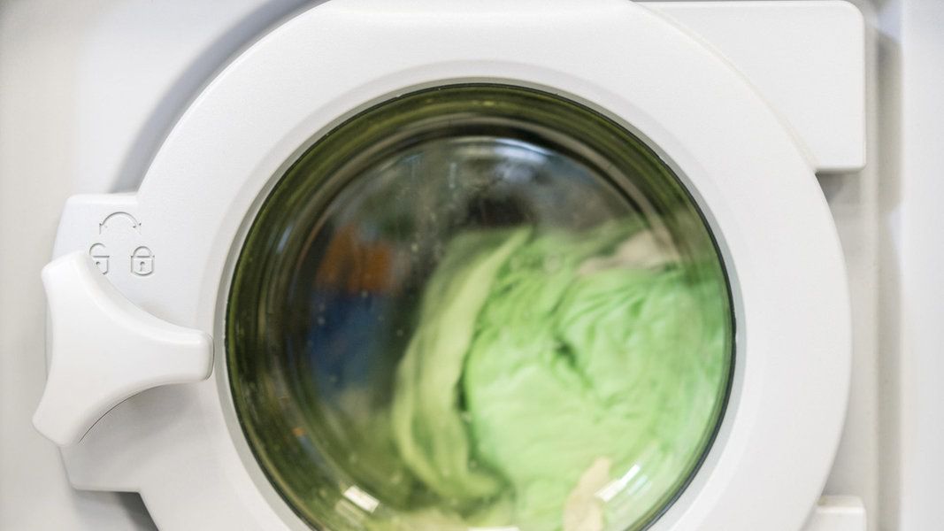 Waschmaschinen & Zimmerböden: Warum sind manche Geflüchtete gleicher als andere?