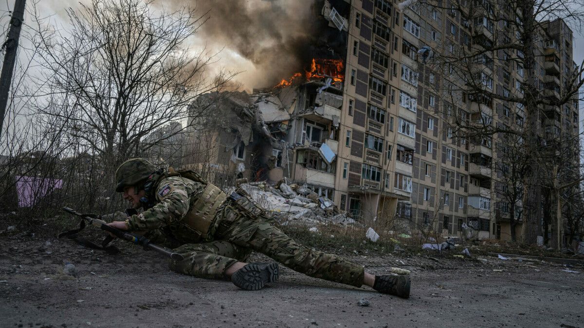 Russischer Angriff auf die Ukraine: Wege aus dem Ukraine-Krieg: Drei Szenarien für einen Frieden