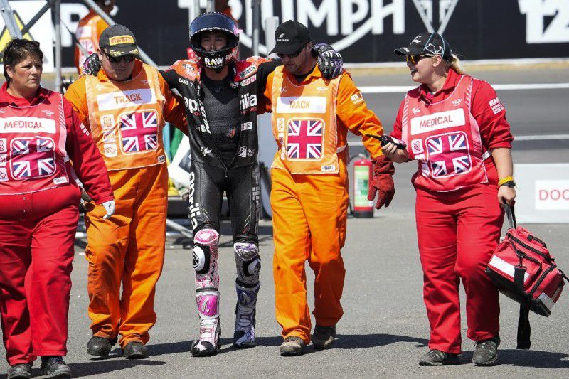 Fersenfraktur: Aleix Espargaro nach Sturz in Silverstone doch verletzt