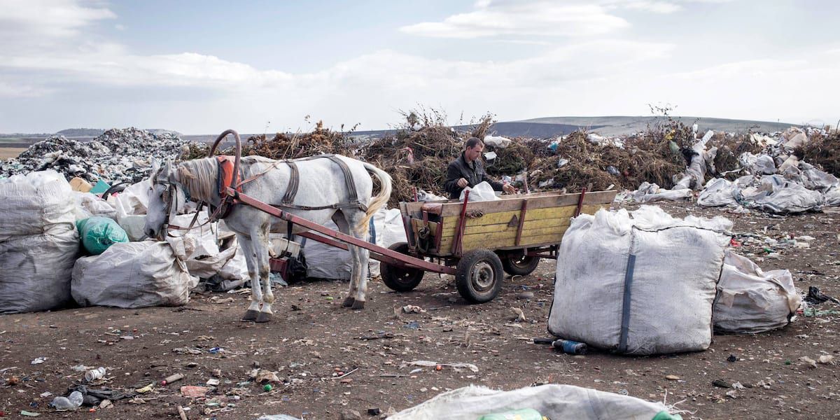 Die große Plastiklüge: Wie der „Recycling-Boy" mit unserem Müll Millionen macht