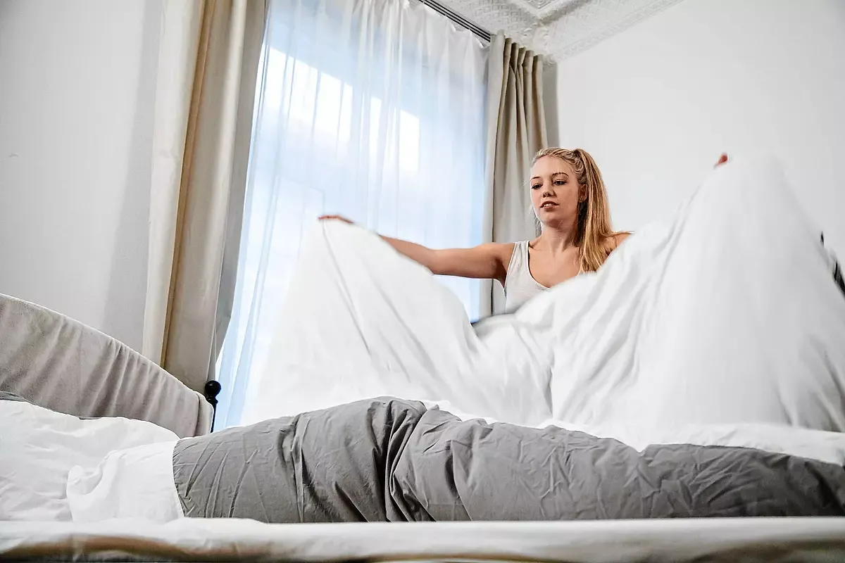 Bakterienschleuder: So oft sollten Sie das Bett neu beziehen!
