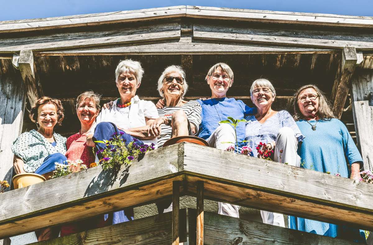 Sieben Frauen und ein Hof