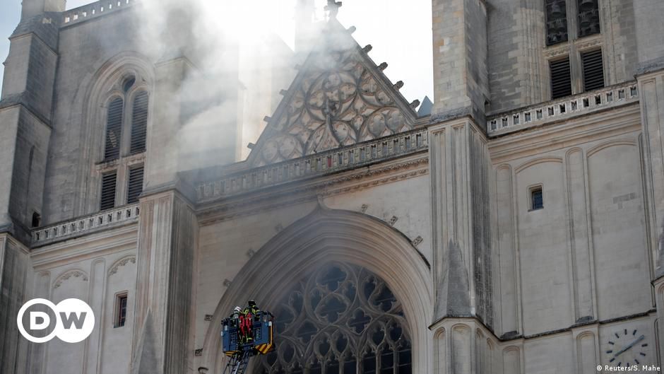 Brandstiftung? Kathedrale von Nantes in Flammen | DW | 18.07.2020