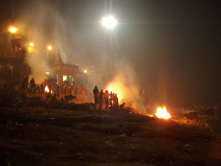 Burning ghats in Varanasi - Unexpected Encounter