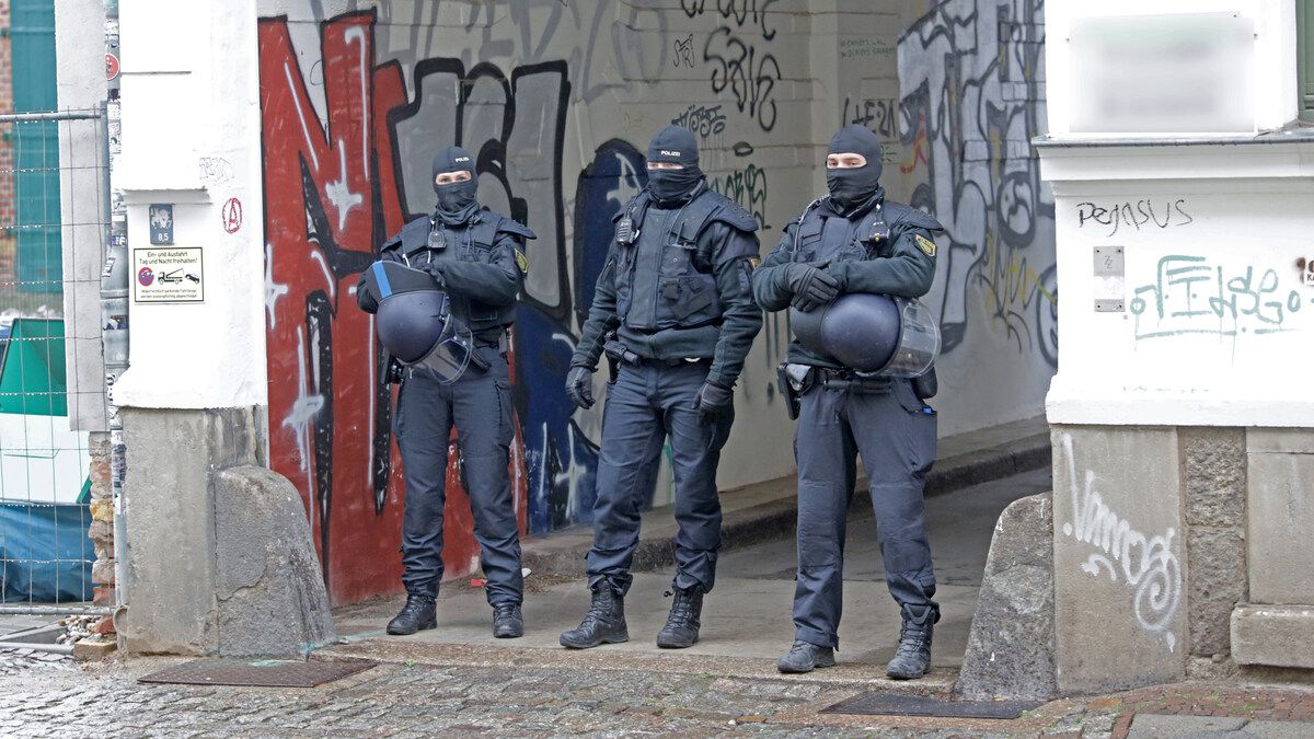 Nach Angriff in Budapest: Razzia der Polizei in Leipzig und Jena
