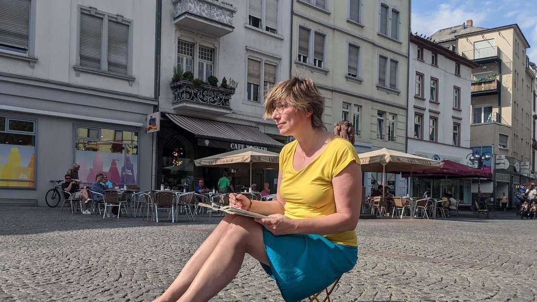 Sibylle Lienhard malt Momente des Stadtlebens mit Tusche und Buntstift