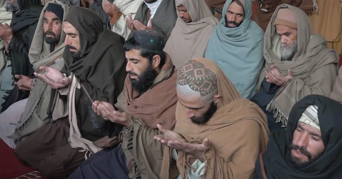 Yle vieraili Talibanin vankilassa Kandaharissa, missä liike väittää hoitavansa huumeriippuvaisia rukouksien voimalla