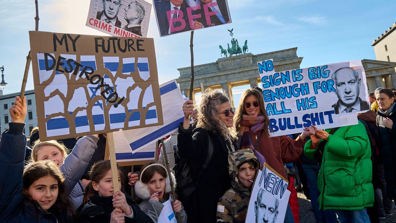 Protest bei Netanjahu-Besuch in Berlin: "Kritik bedeutet Liebe"