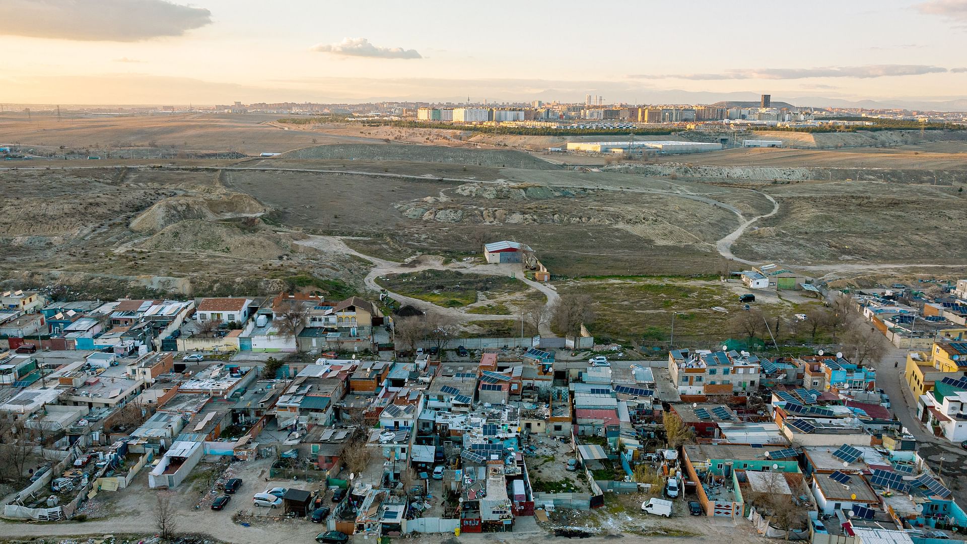 Re: Europas größter Slum - Die Cañada Real in Madrid - Die ganze Doku | ARTE