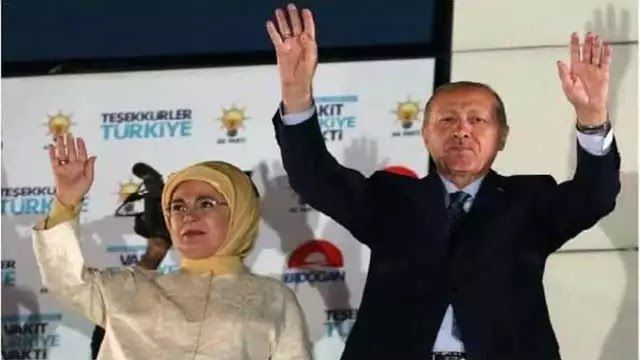 tayyab-erdogan-with-wife