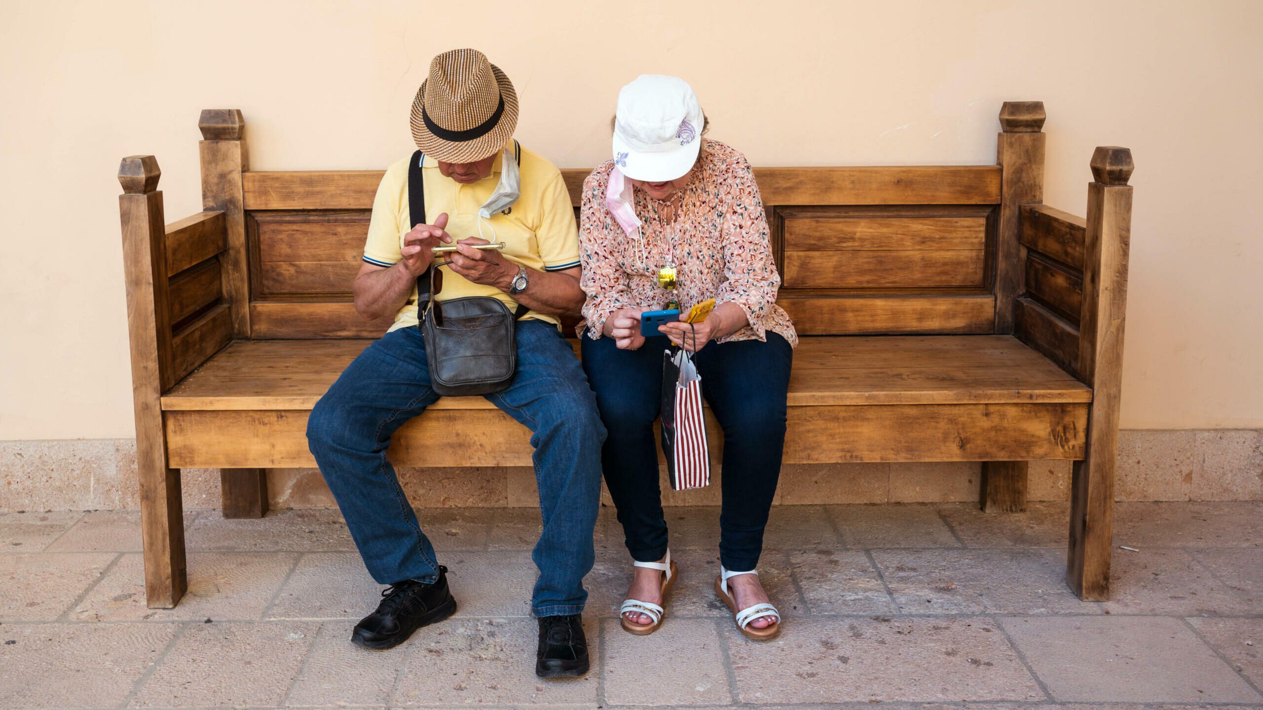 Digitalkompetenz für Senior:innen - Ein Smartphone für Oma