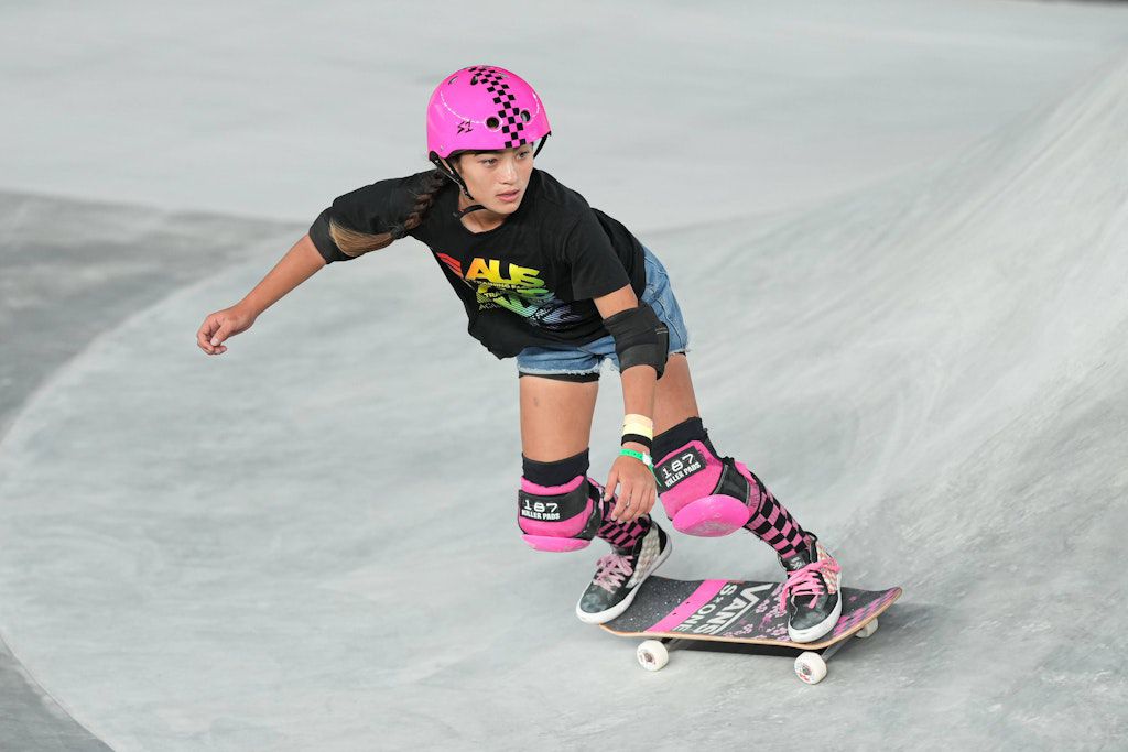 13-jährige Skaterin schafft zwei Umdrehungen und schreibt Sportgeschichte