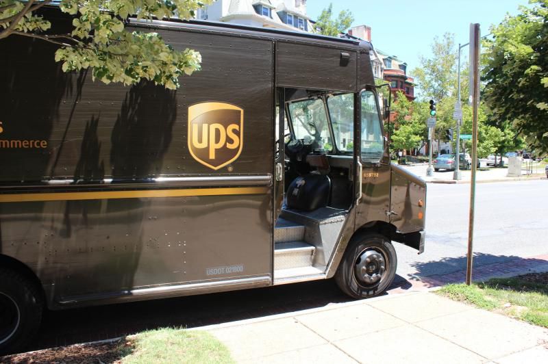 UPS driver delivers lost wallet to New York woman's home