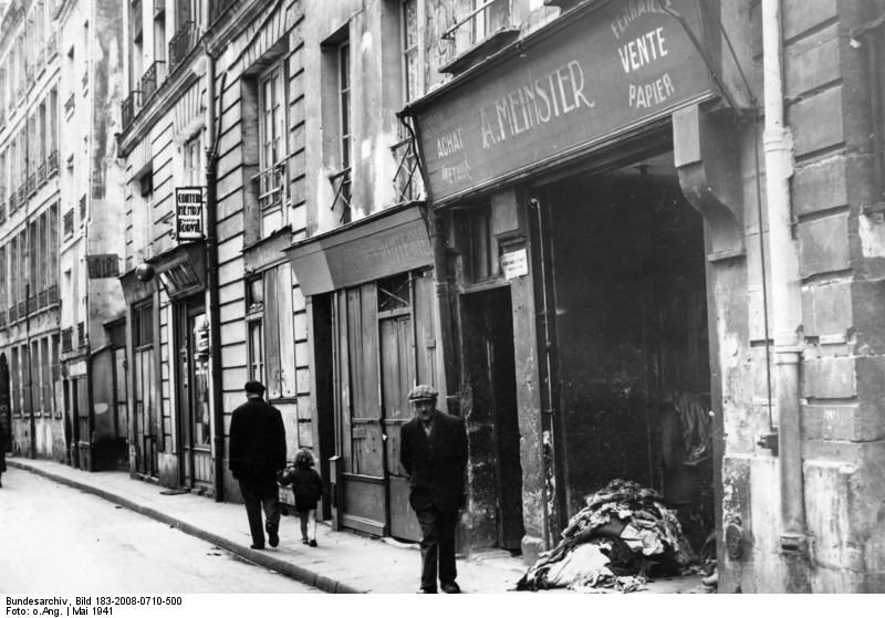 Paris street during the Second World War - Fiction as therapy