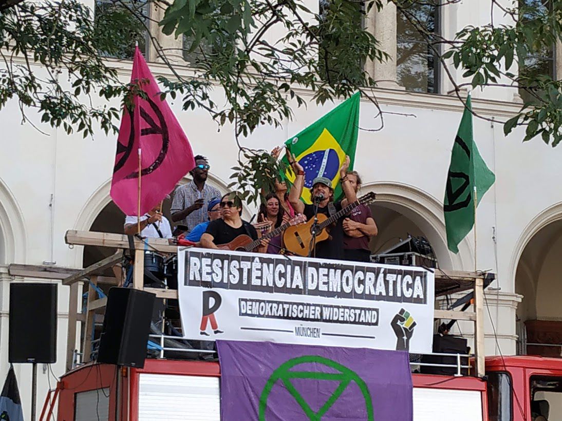 Resistencia Democratica und Rebellion XR