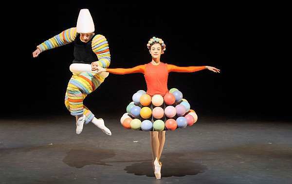 Figuren aus dem Triadischen Ballett von Oskar Schlemmer