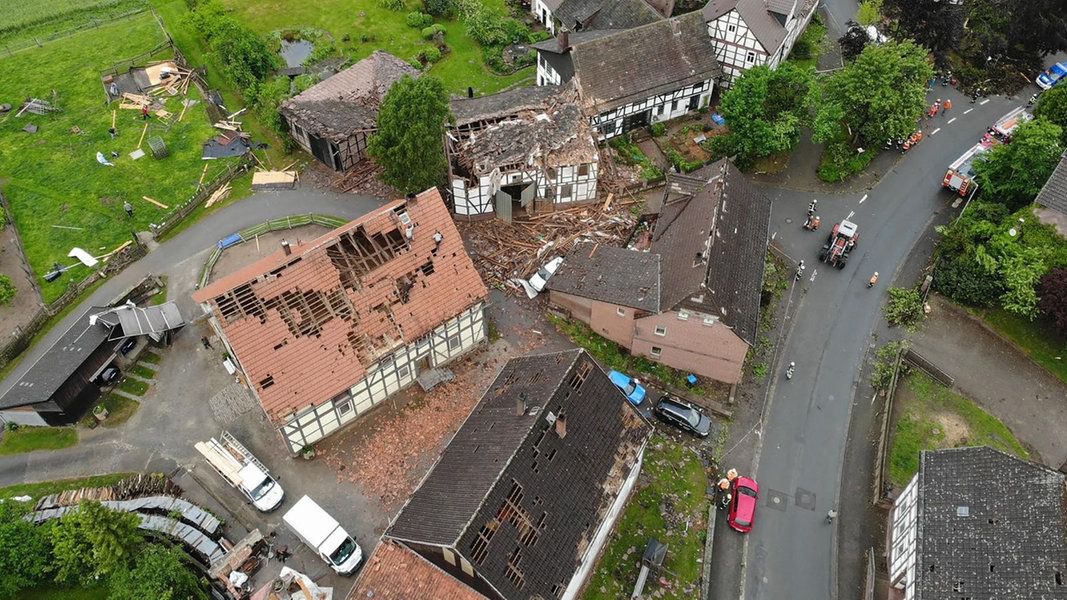 Ein Jahr nach Tornado im Solling: Unmut bei den Dorfbewohnern 
(inkl. Fotos für Online-Galerie)