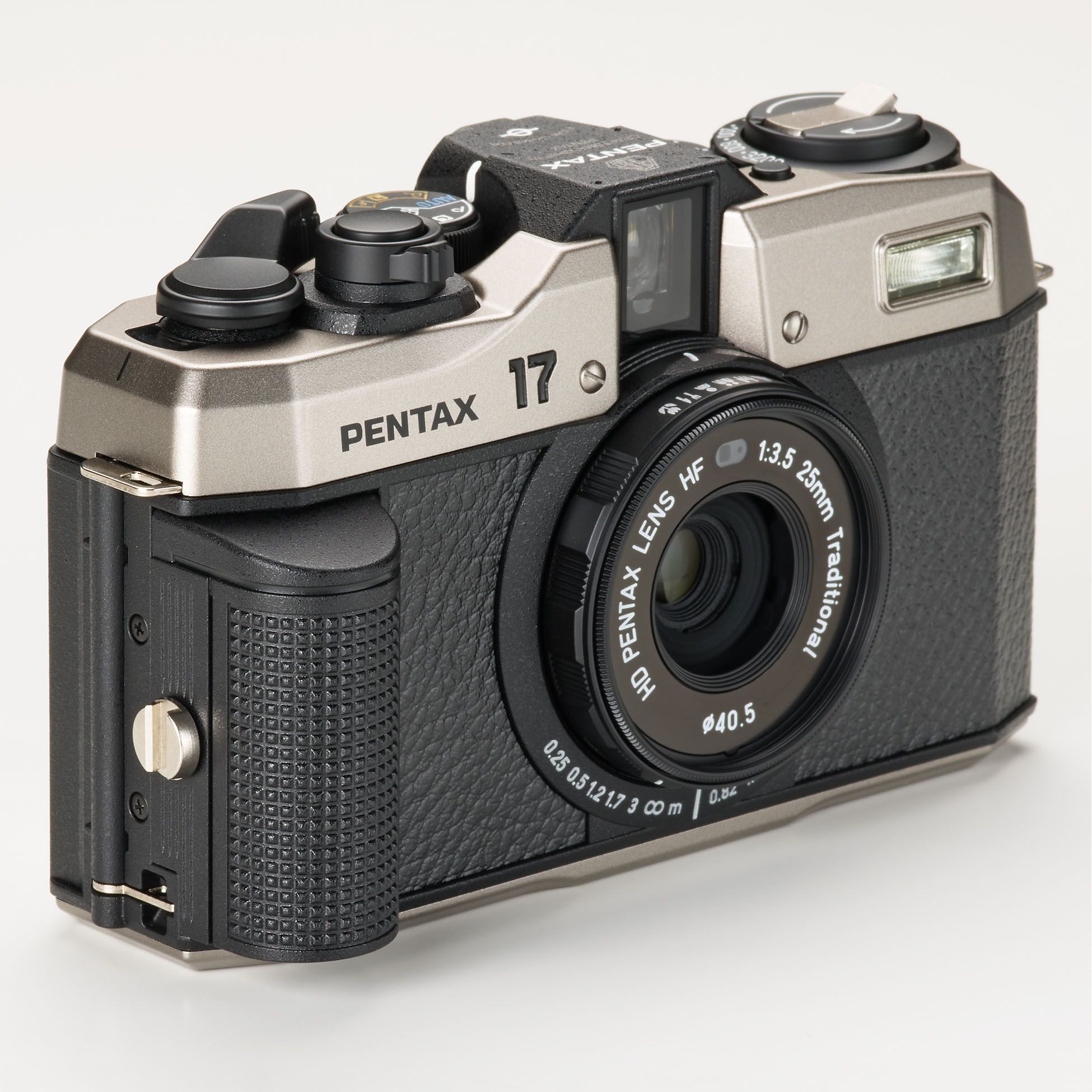 Pentax 17 Kompakt-Kamera für Halbformat-Fotos auf 35mm-Film - fotointern.ch/18.06.2024