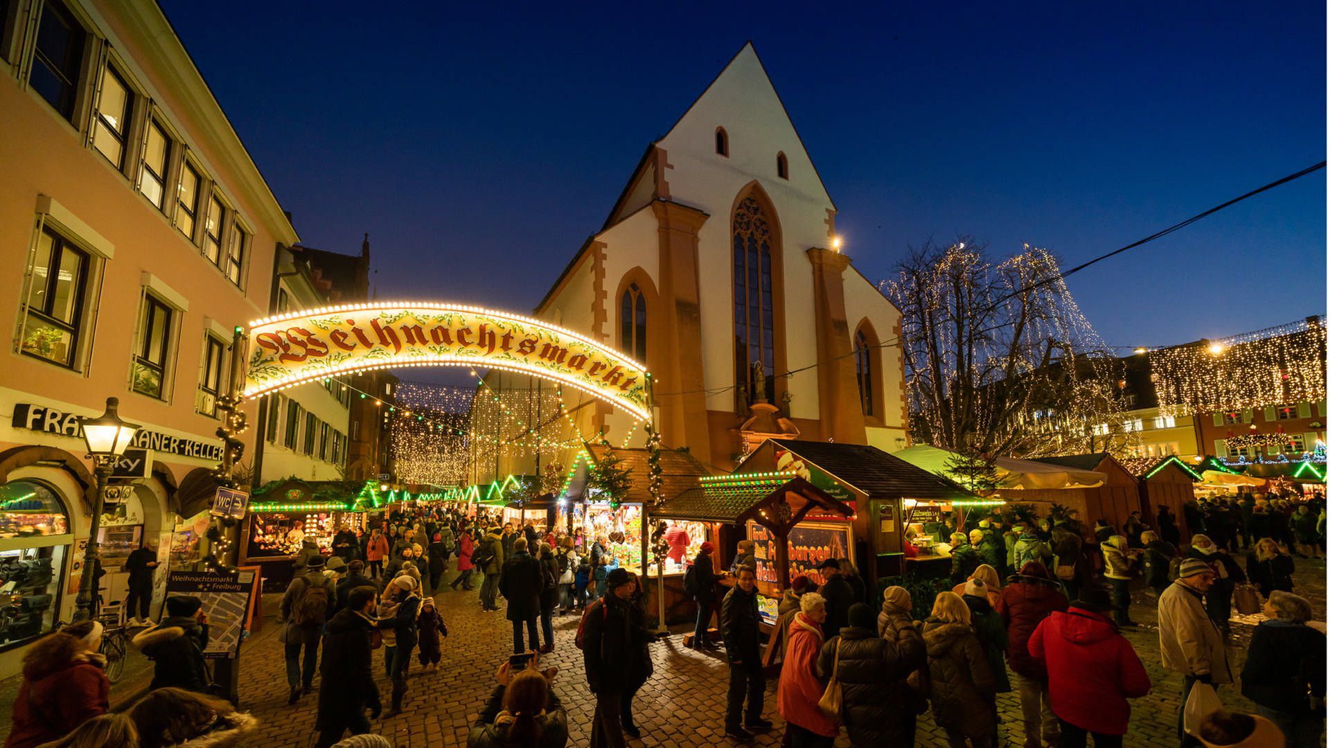 Treffpunkt: Weihnachtszeit in Freiburg 2022: Geschenke, Glühwein, Lichter | ARD Mediathek
