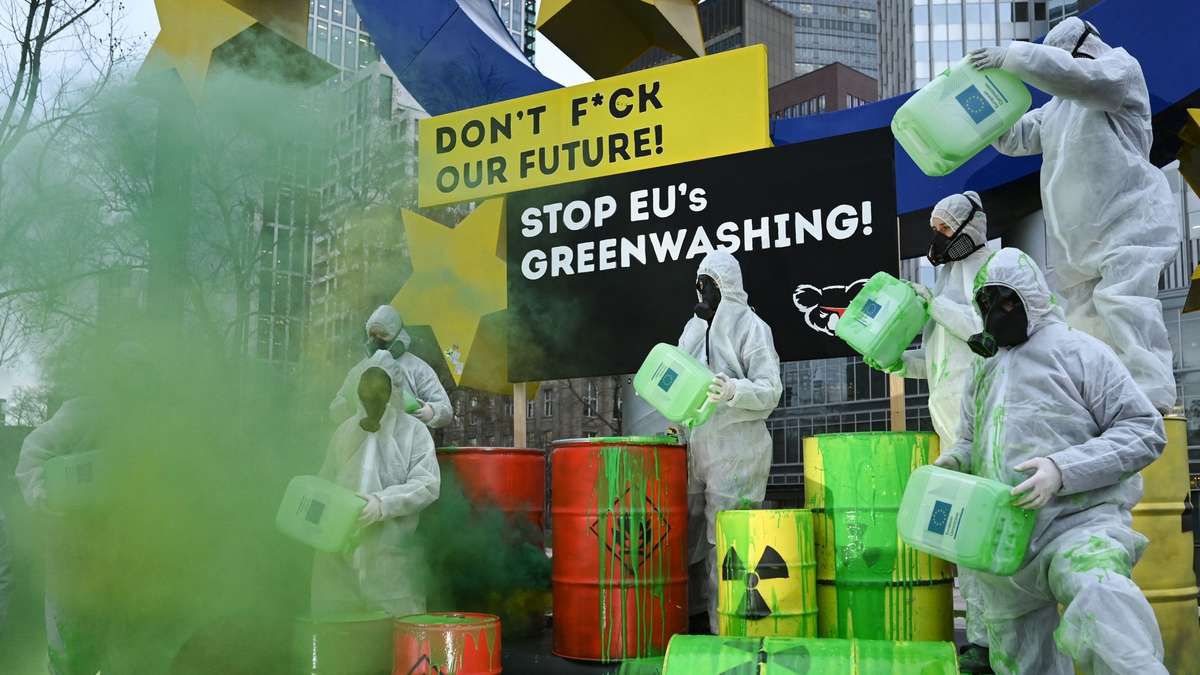 Dystopischer Protest: Demo gegen „grüne" EU-Atomkraft in Frankfurt
