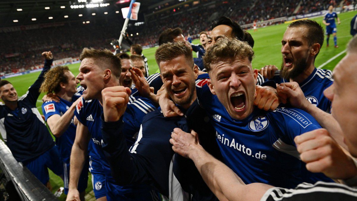 Ein ganz später Elfmeter beseelt Schalke 04
