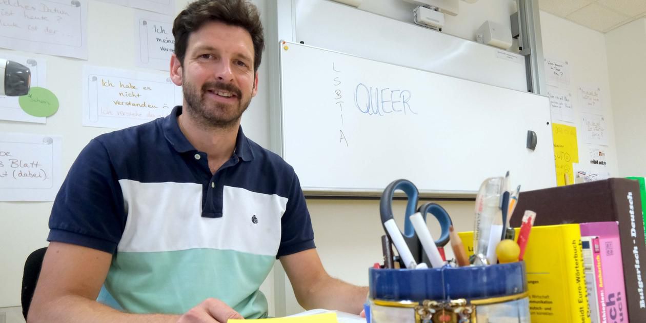 "Weil ich schwul bin": Wie ein Nürnberger Lehrer sich vor seinen Klassen outet