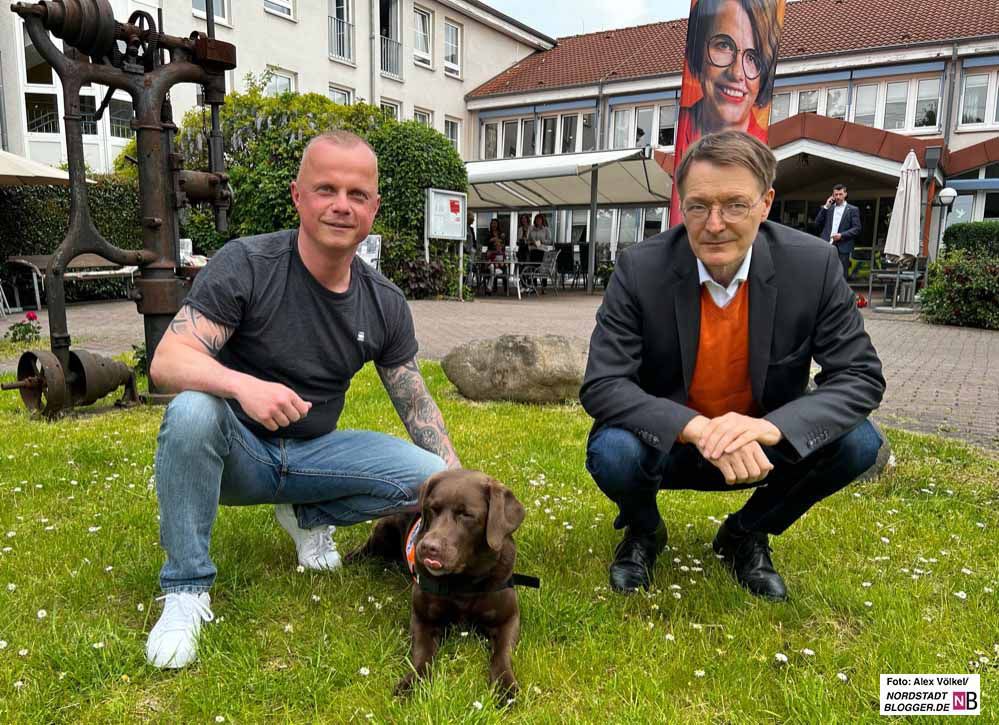 Karl Lauterbach zu Gast in Dortmund: Assistenzhund als Lebensretter: Hanni schenkte Toto ein neues Leben - offenbar unbezahlbar