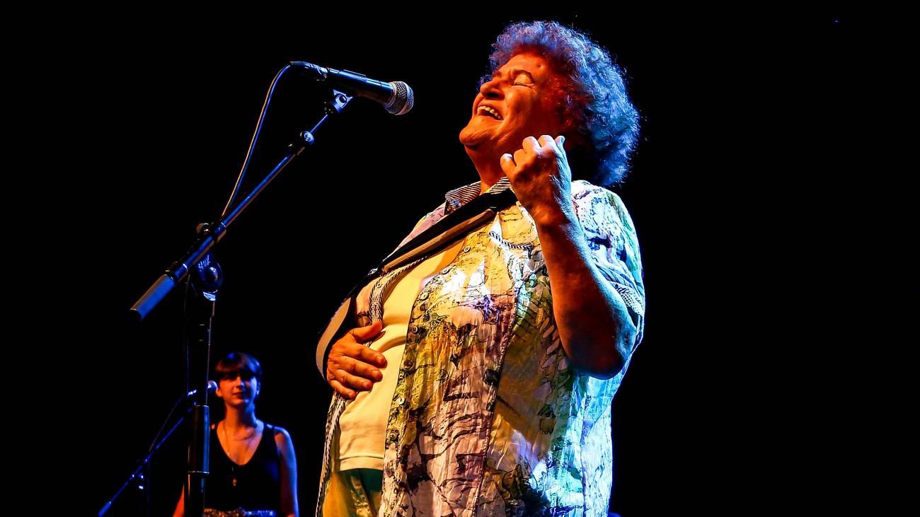 Selda Bağcan: Eine Frau mit Gitarre