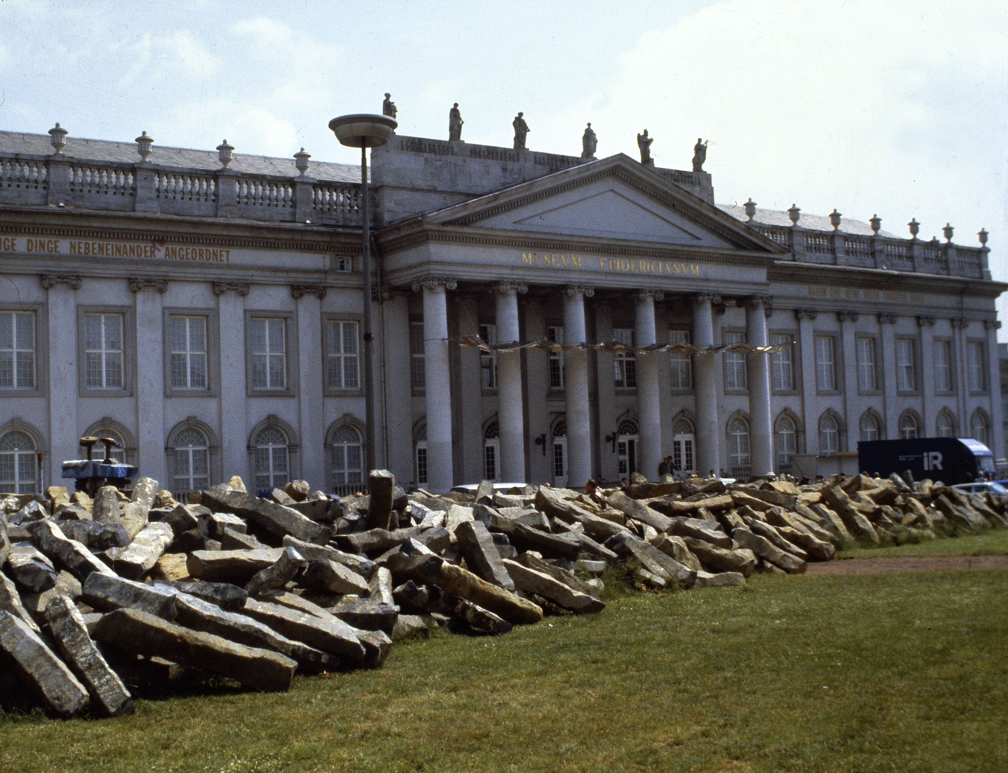 Documenta-Pojekt in Kassel - Vor 40 Jahren pflanzte Joseph Beuys die erste seiner "7000 Eichen"