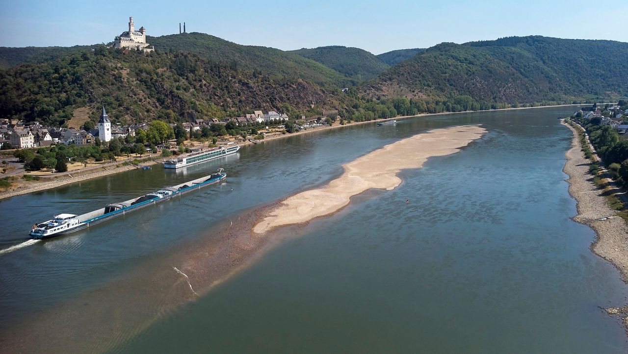 (S+) Niedrigwasser im Rhein: Wenn Deutschlands Wirtschaft trocken läuft