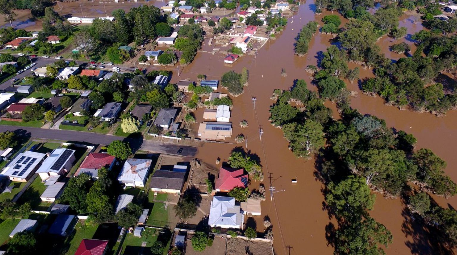 Рекордные по мощности наводнения обрушились на Австралию
