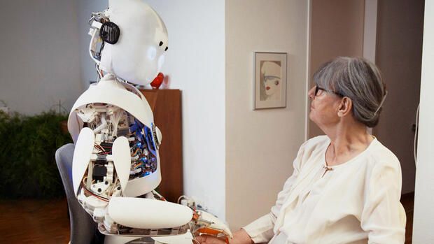 Personalmangel: Können Telepräsenz-Roboter Pflegekräfte entlasten?