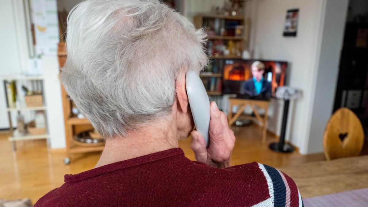 Telefonieren gegen die Einsamkeit: Bei dieser Hotline finden Senioren Hilfe
