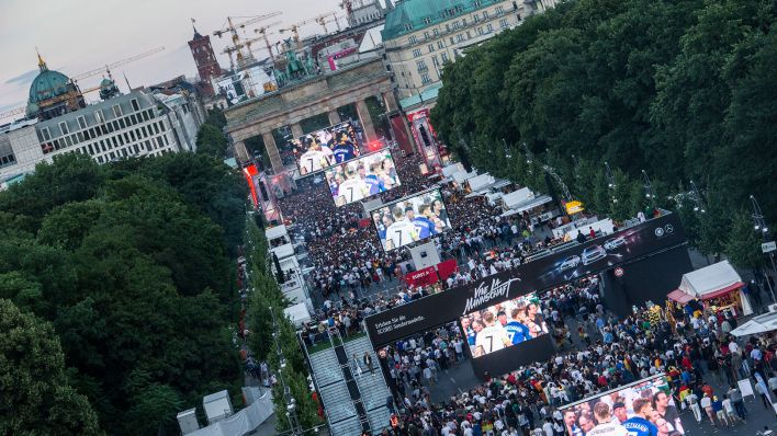 Kunstrasen für EM-Fanmeile vor Brandenburger Tor kostet rund eine Million Euro