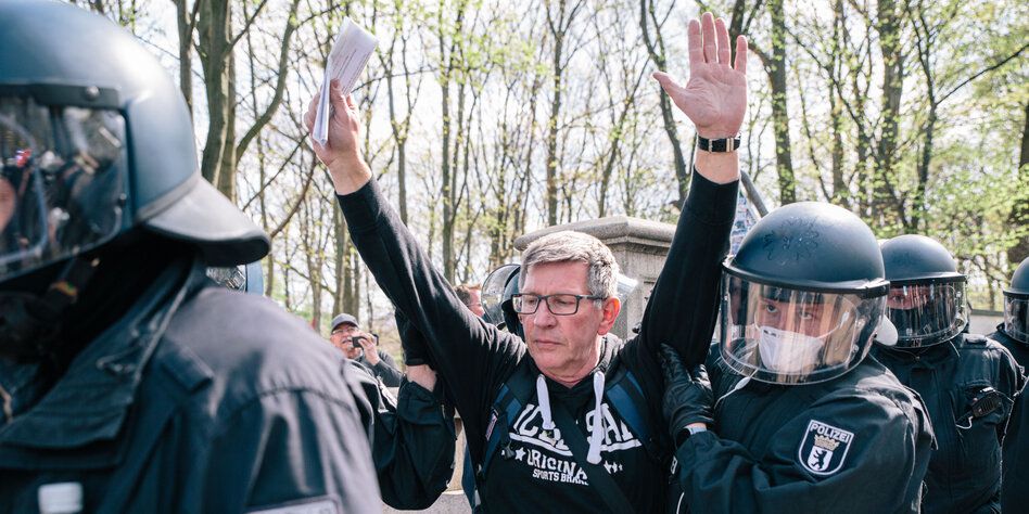 „Querdenker" bei der Polizei: Schutzmann träumt vom Umsturz