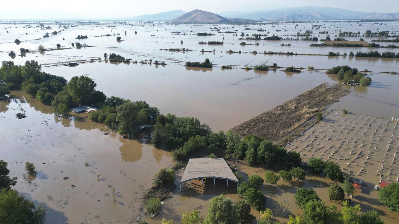 Nach Hochwasser: Land unter in Griechenlands Kornkammer