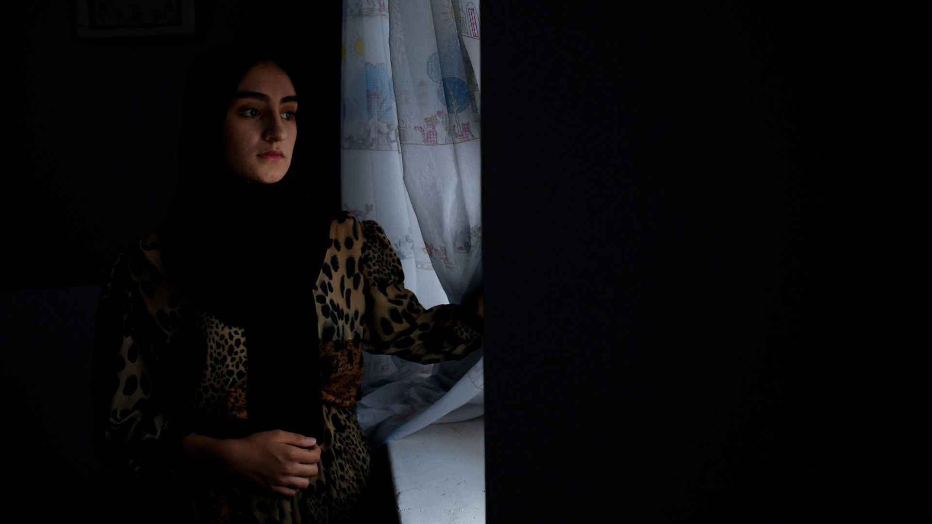 Freshta hautasi haaveensa koulutuksesta, Latifa menetti työnsä ja Maedah ei voi enää piirtää julkisesti kuvia naisista - Naiset kertovat, miten heidän elämänsä on muuttunut Afganistanissa: "Ikävöin kaikkea entisestä elämästäni" - Maailman Kuvalehti