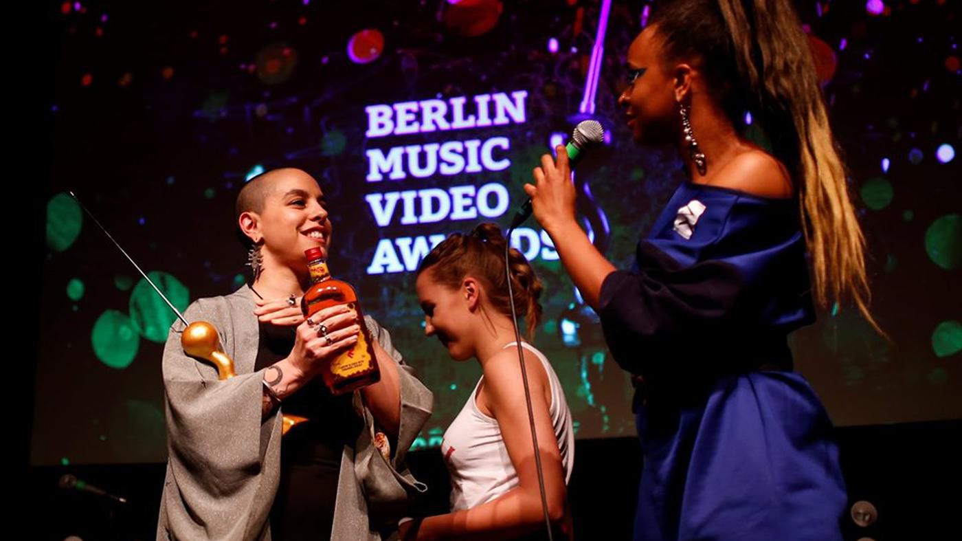 Ausgezeichnet ausgenutzt: Praktikantinnen kritisieren Arbeit für die Berlin Music Video Awards
