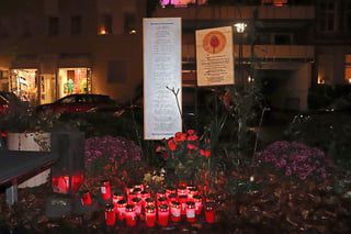 Gedenktafel im Kreuzviertel: Die Opfer werden hier zu Menschen