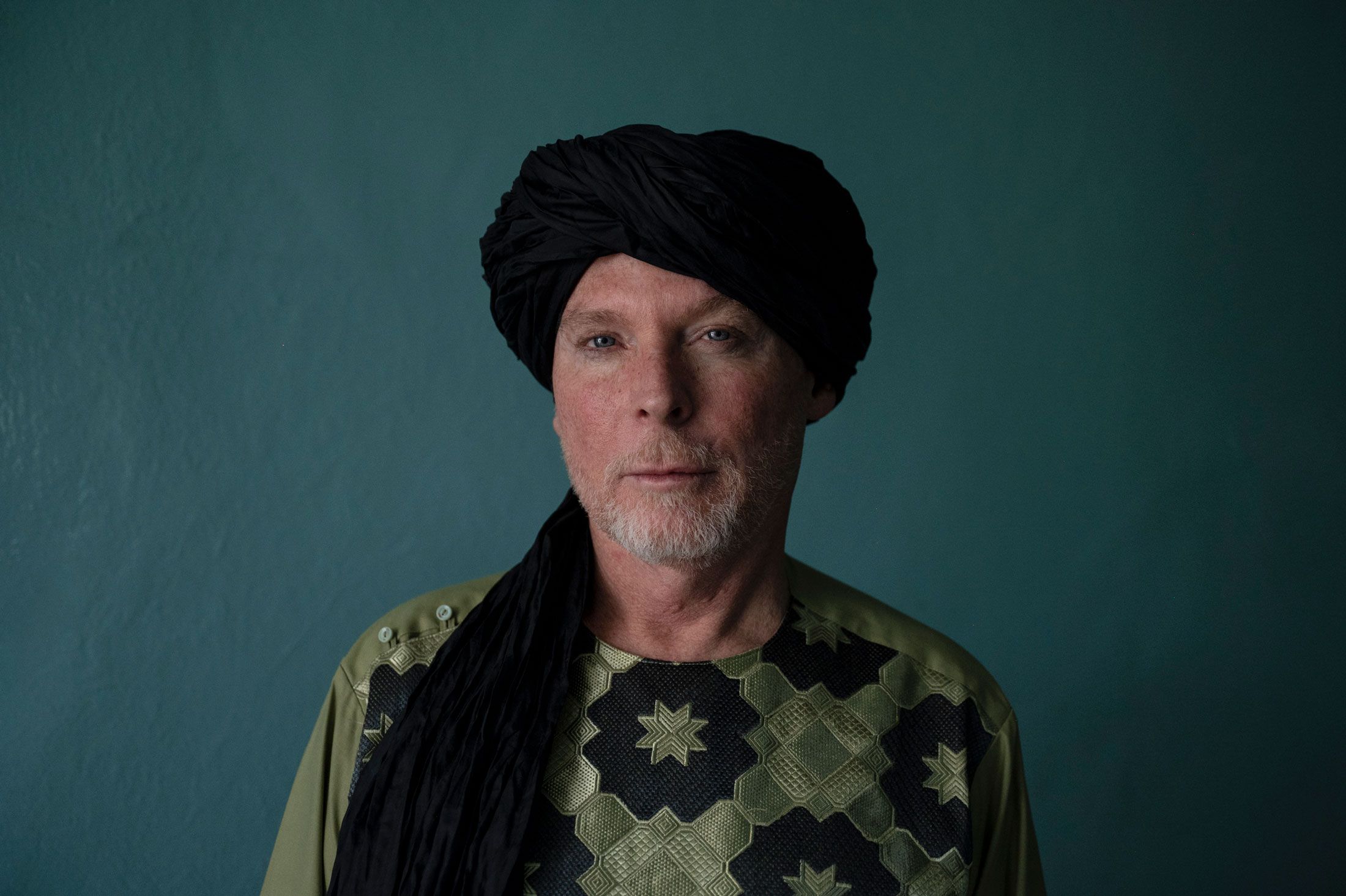Opettaja oli talibanin vankina kolme vuotta - hän vapautui, mutta palasi Kabuliin ja tukee nyt talibania