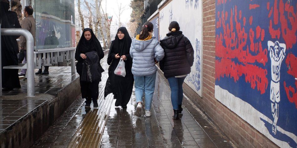 Islamwissenschaftlerin über Proteste in Iran: „Ein permanentes Gefühl der Angst"