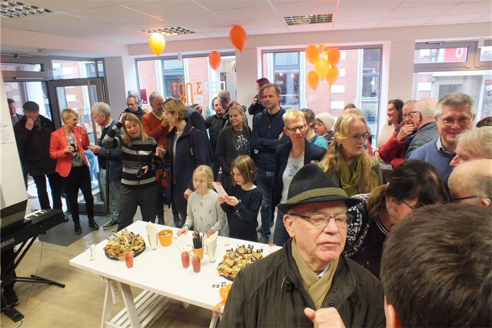 Viele Gäste bei der Eröffnung des Borkener „3Eck"