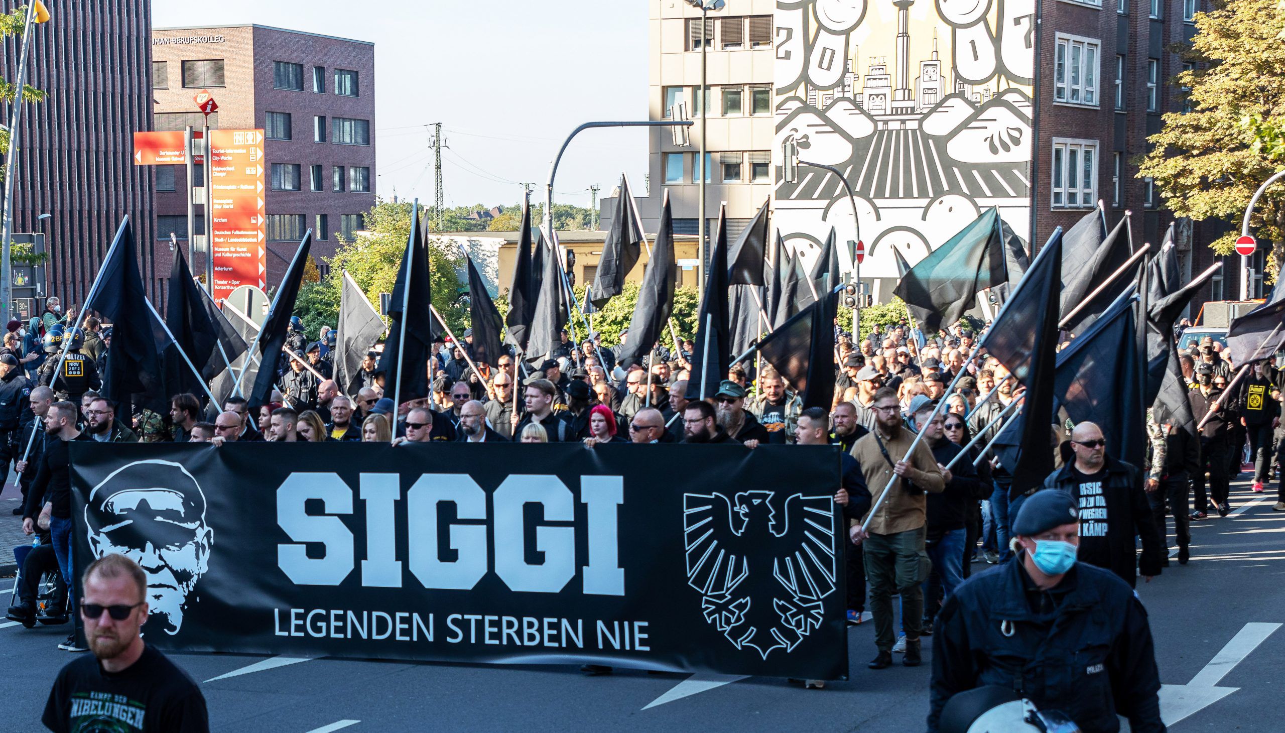Nach Tod von Siegfried Borchardt: Trauermarsch für SS-Siggi in Dortmund