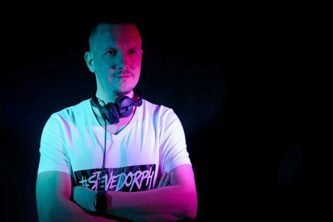 DJ Steve Dorph ist ein auch überregional erfolgreiche DJ, der bei der Welcome Home-Party in der Warburger Stadthalle, auflegen! | (c) DJ Sventastic