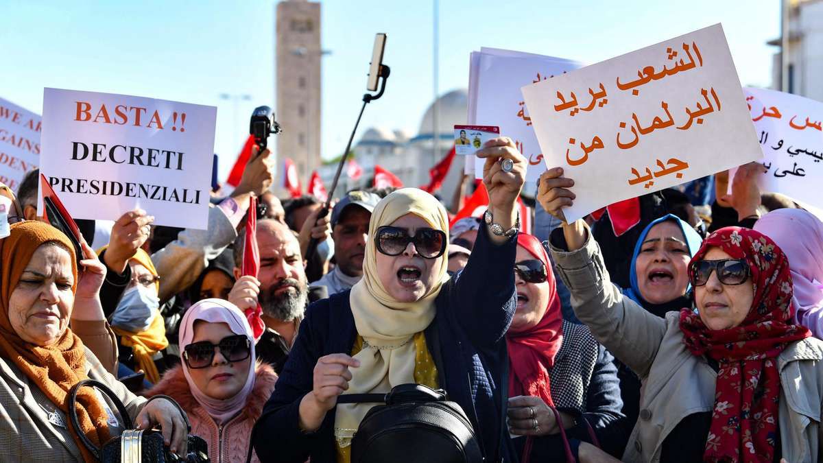 Tunesiens PrÃ¤sident kÃ¼ndigt Verfassungsreform und Wahlen an