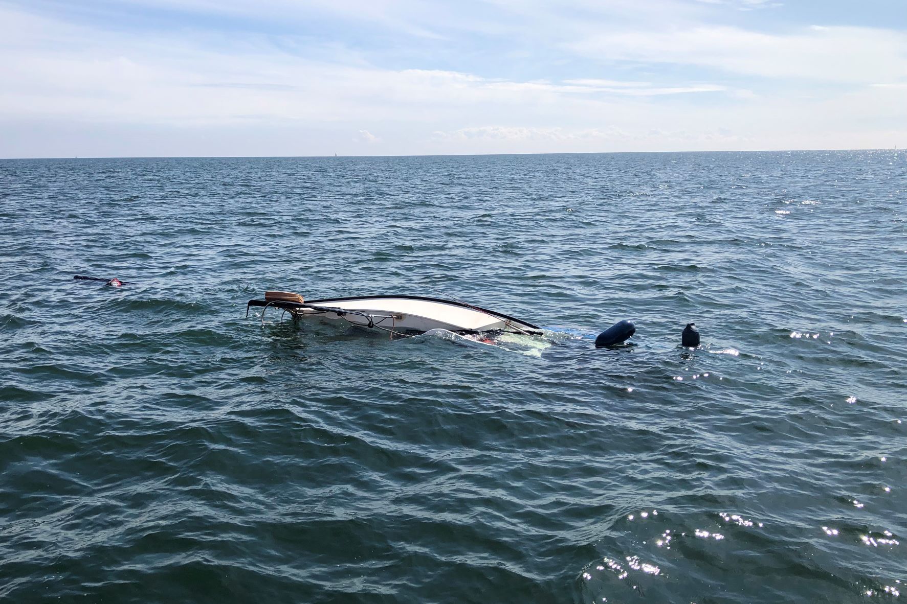 Fehmarn: Boot sinkt in der Ostsee - sechs Menschen erleben großen Horror