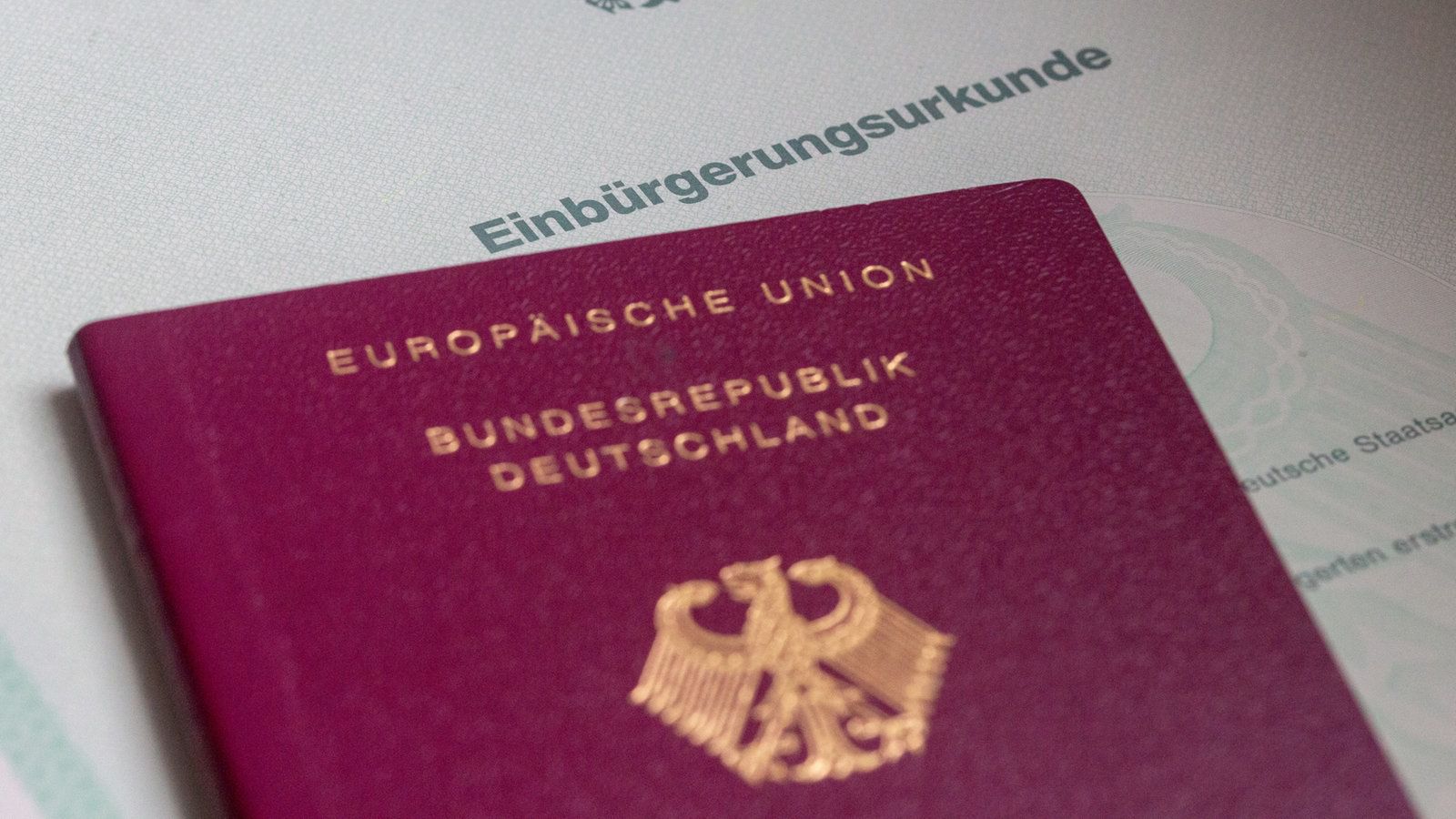 Erleichterte Einbürgerung: Warten auf den deutschen Pass