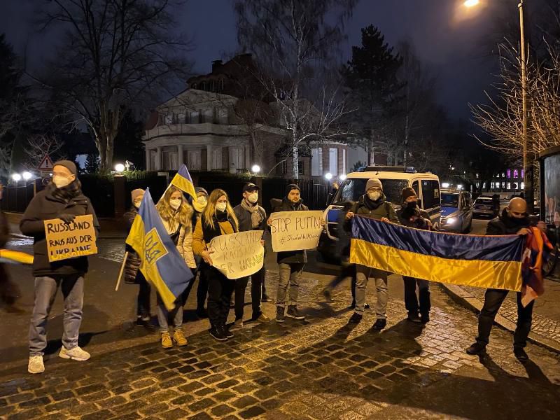 "Hände weg von der Ukraine"