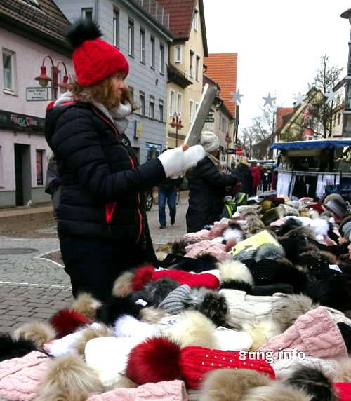 Januar-Krämermarkt in Kirchheim - Mützen bis Wärmflaschen